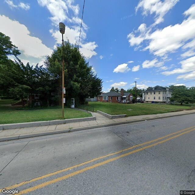 Google Maps Street View of bus stop GLEN AVE & PARK HEIGHTS AVE wb