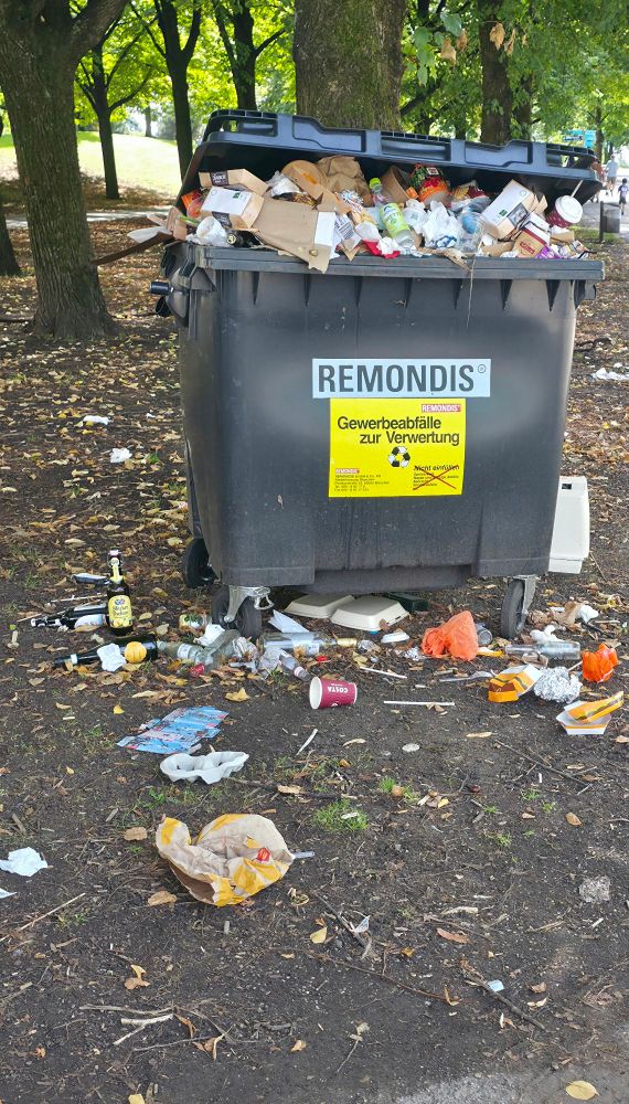 Übervolle Mülltonne, Dank Söder!