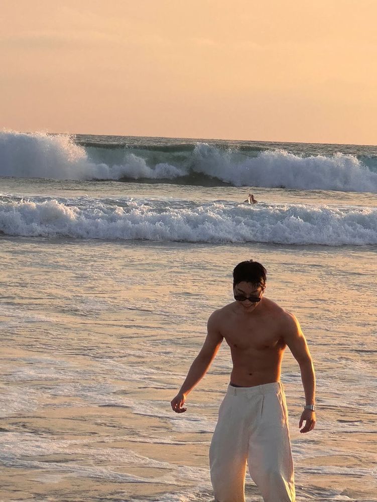 San at the beach SHIRTLESS looking mighty fine