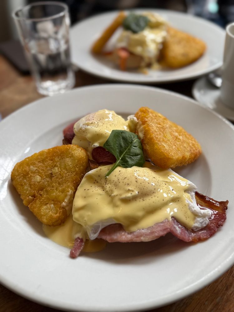 Eggs Benedict with hash browns