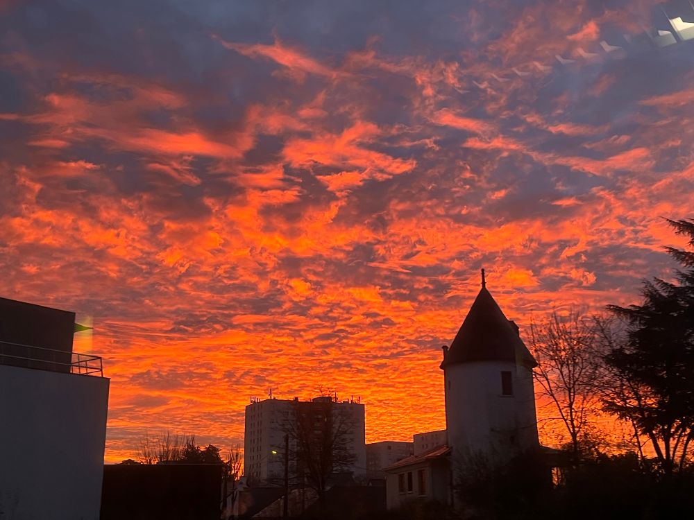 Ciel rouge flamboyant.