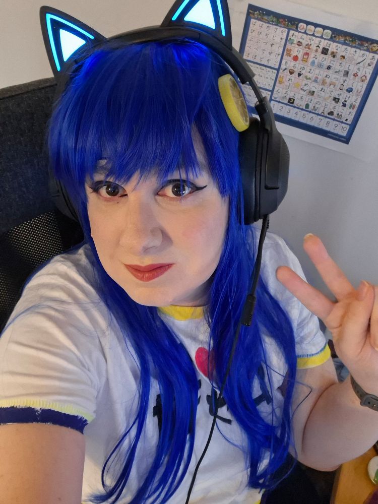 Nekodiva cosplaying as shuwa-chan 