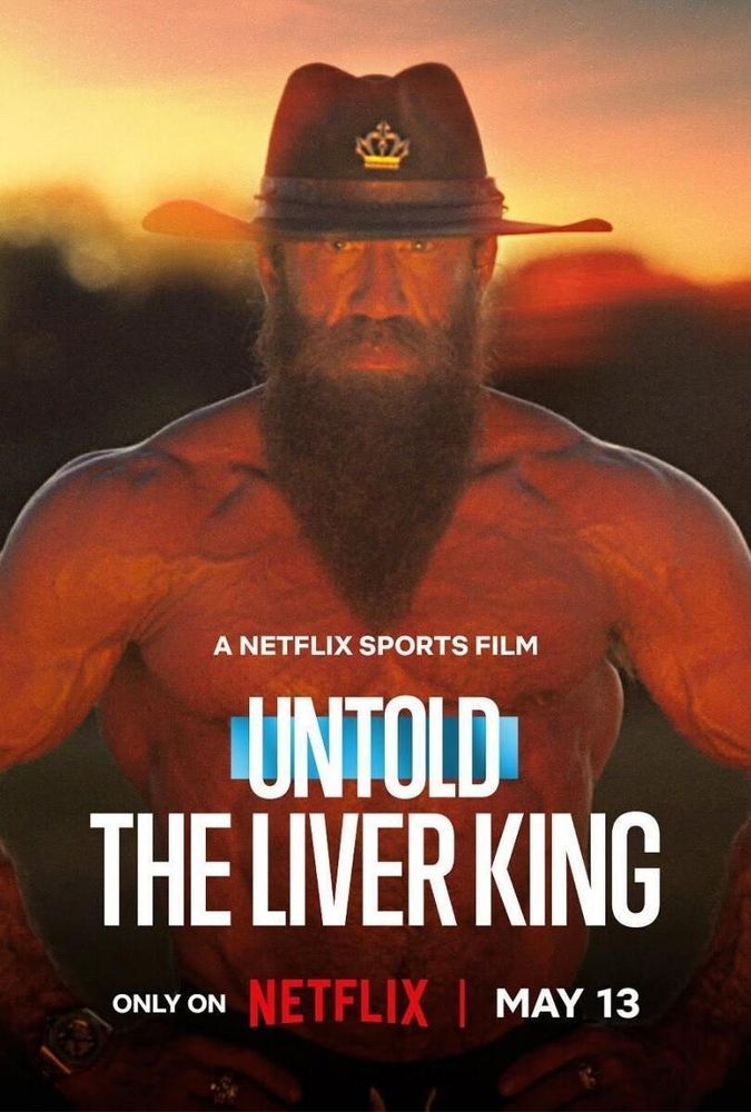 Aparece el Rey del higado sin camiseta en una puesta de sol con un sombrero de ranger de Texas