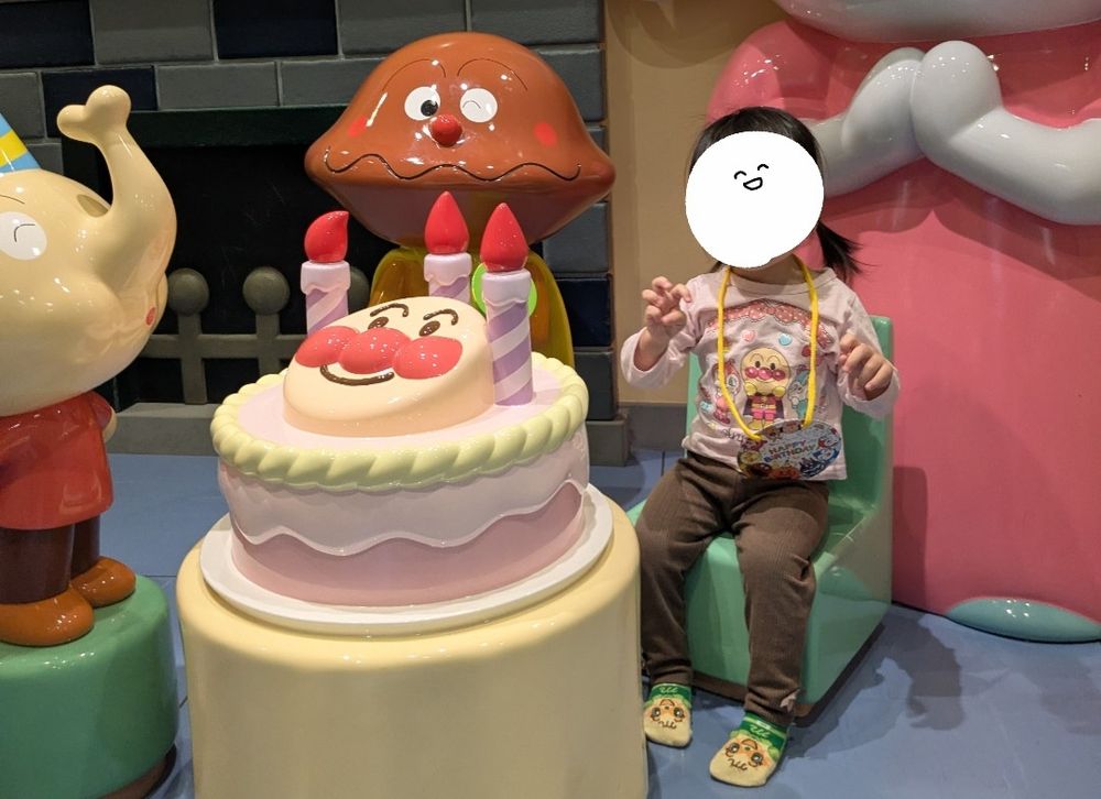 2歳の✌にしようとして3歳になりかけている娘