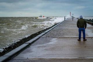 Hoek van Holland krijgt mogelijk nóg een nieuwe windmolen: ‘Niet fijn als die pal voor strand komt’