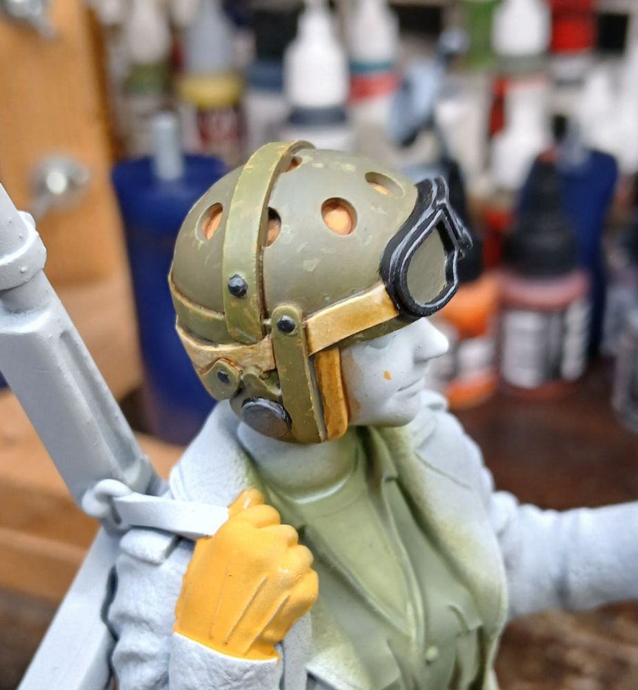 Tanker helmet for a 1/10 mech pilot sculpted by Bombshell Miniatures.