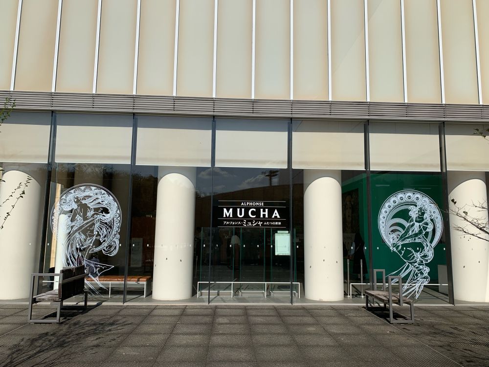 窓のプリントまでステキだった。