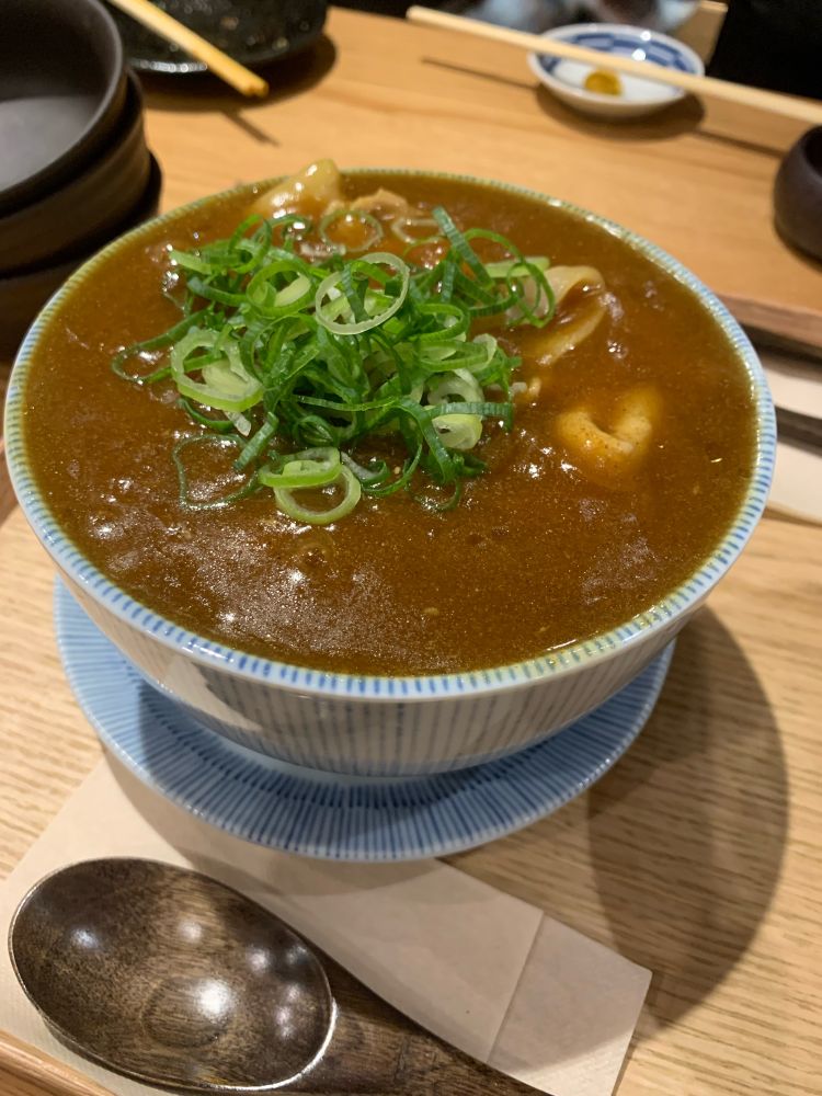 究極のカレーうどんというメニューだったはず！
細めのうどんで辛さ1でも辛さはわりとしっかり。