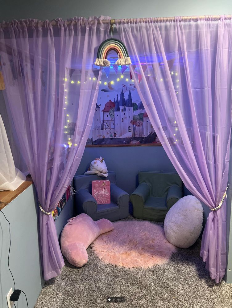 Cosy reading nook. Don't know OP, sorry.