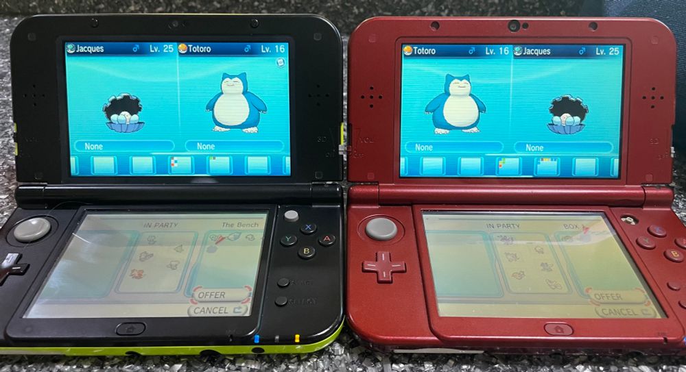 Two 3DS systems next to each other, trading Pokemon