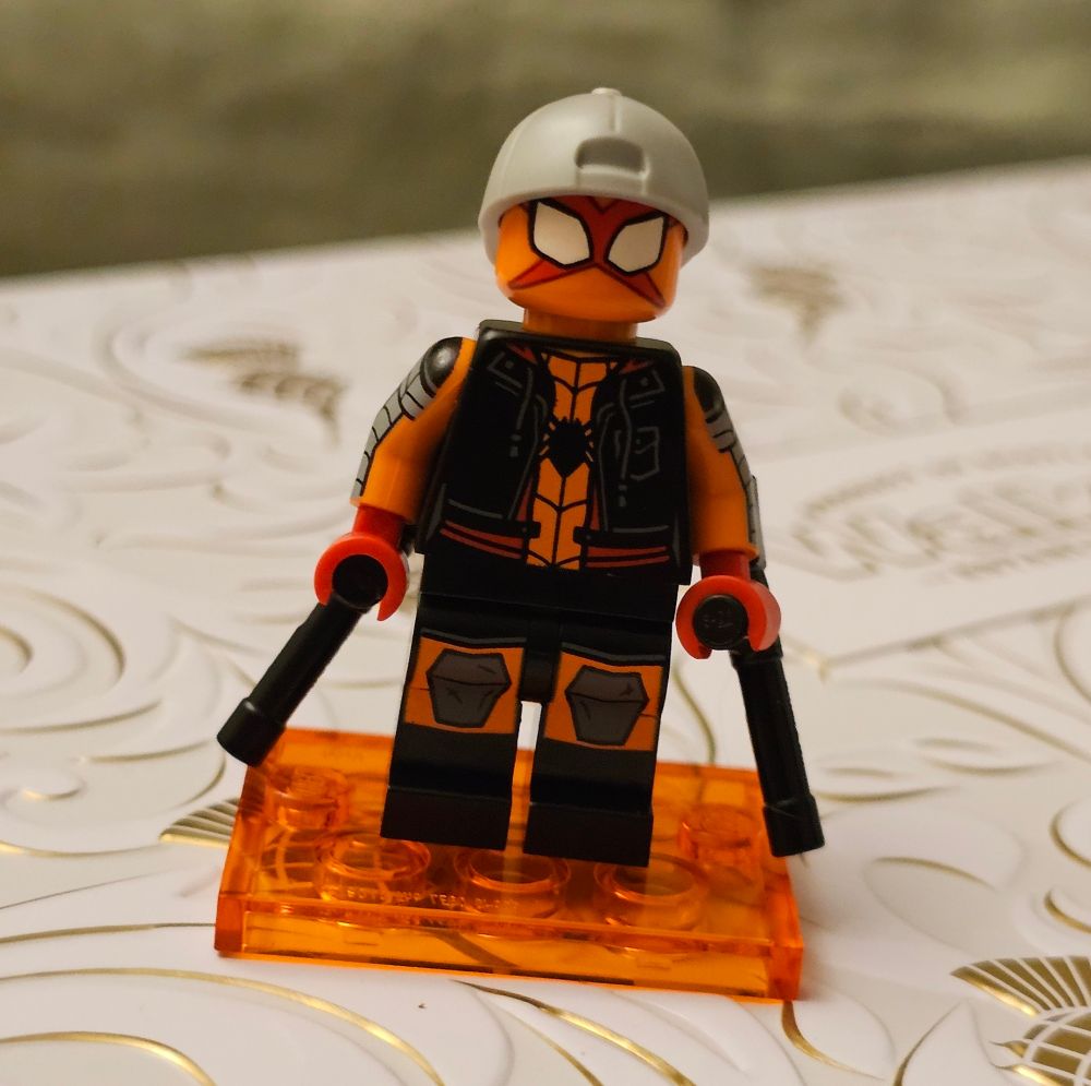 Lego minifigure of the Marvel character Sun-Spider.