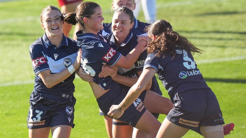 Lowe double sends Victory through to A-League Women grand final