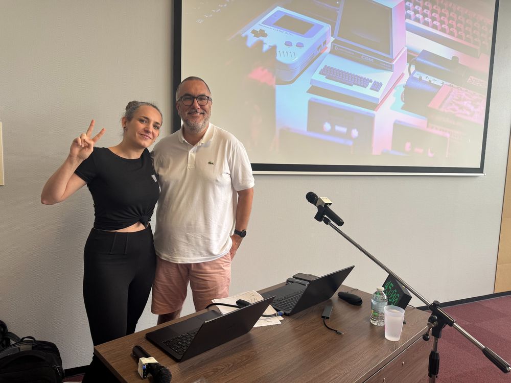 Photo de Gaël et Manon prêt pour la conférence