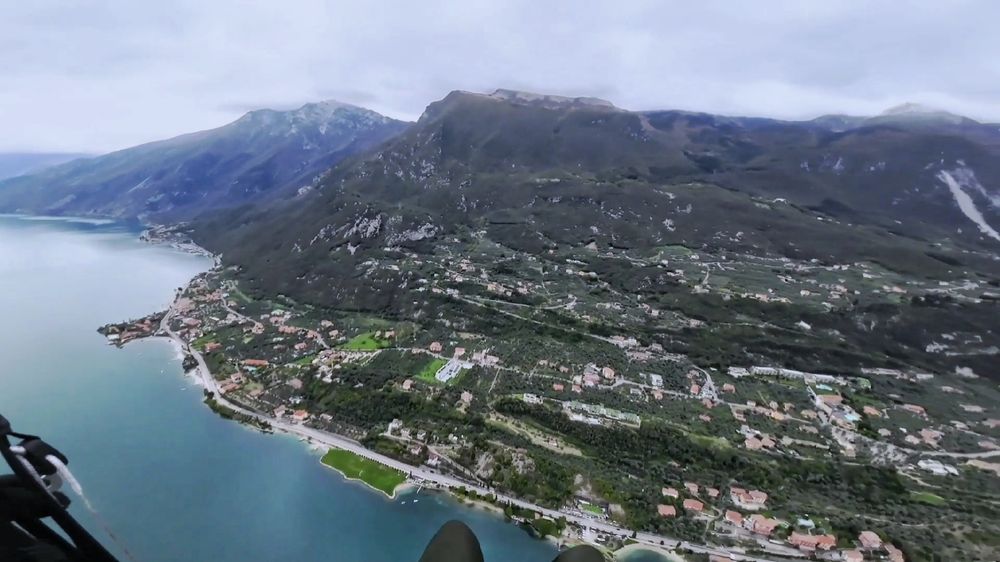 Landing field is in the lake right along the road next to my knee in this pic.
Takeoff (Monte Baldo) is the mountain straight ahead.