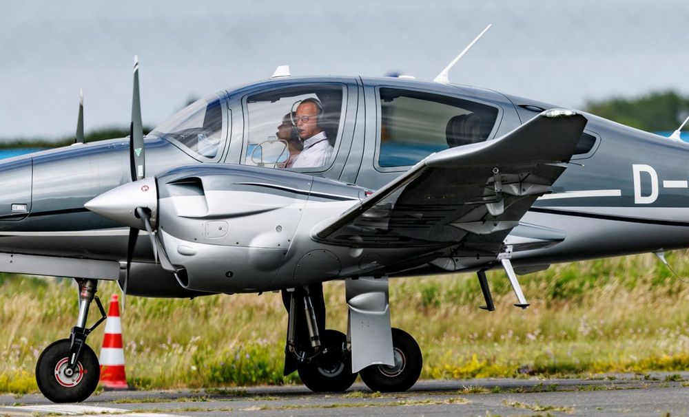 Diamond DA-62, Pilot Friedrich Merz 