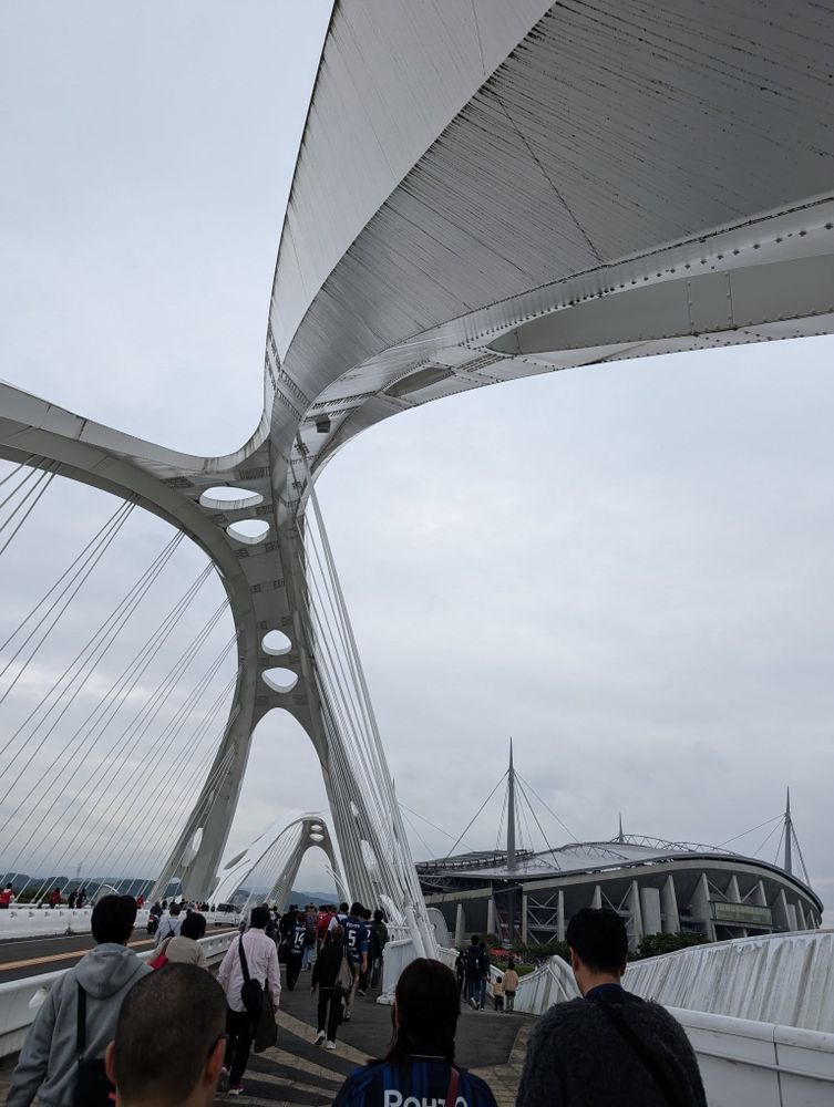 Photo by NAL / ナルサワトモアキ on October 24, 2025. May be an image of suspension bridge and text.