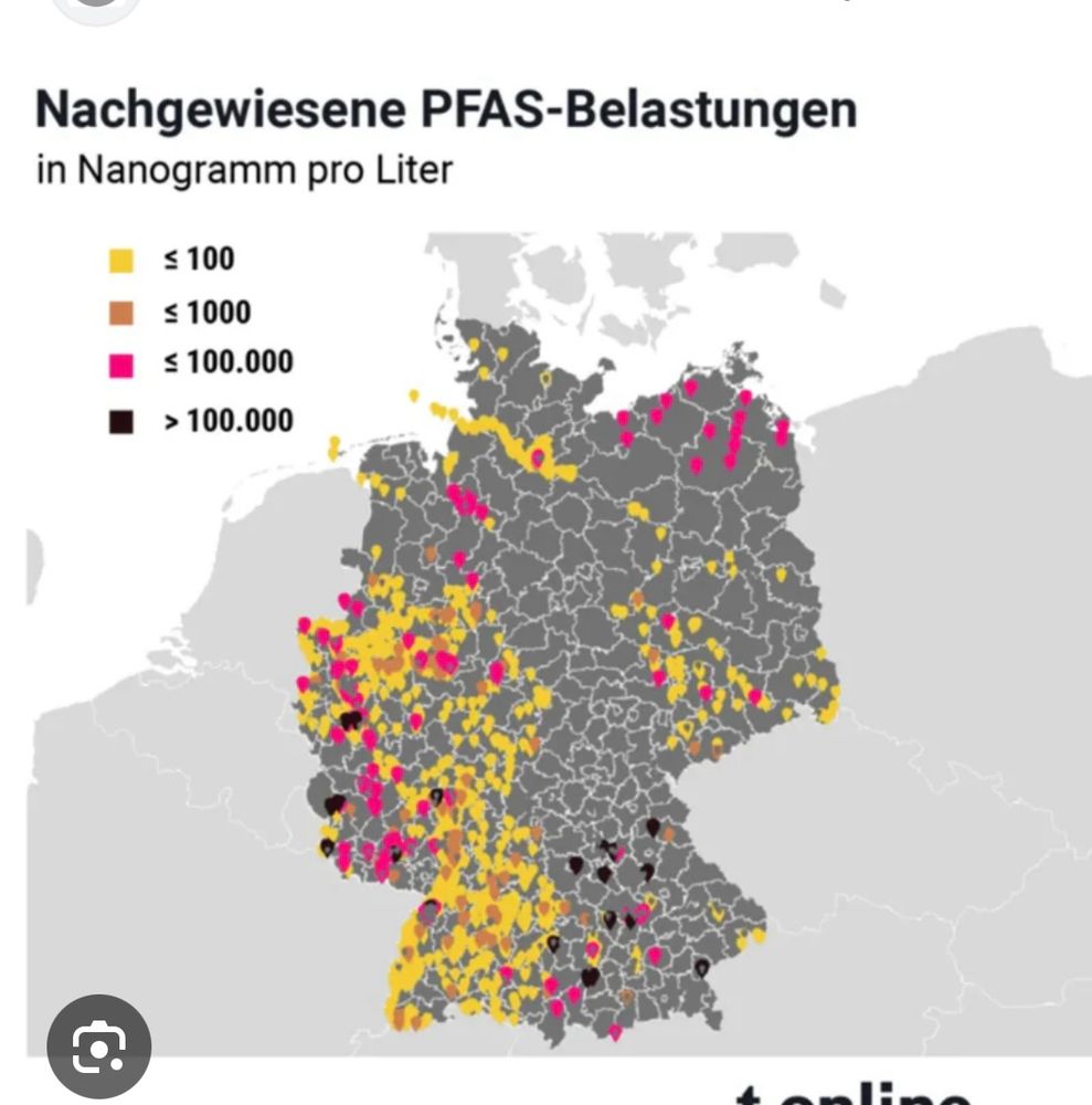 Karte von Deutschland in grau. Eingezeichnet sind Entnahmestellen von PFAS
Punkte in gelb orange rot und schwarz 