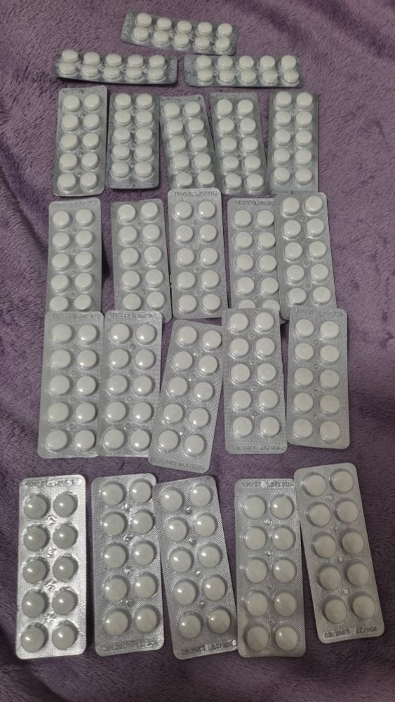 Foto de 23 cartelas de dipirona.