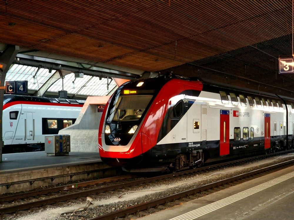 An SBB RABe 502 waiting for departure at Zurich main station