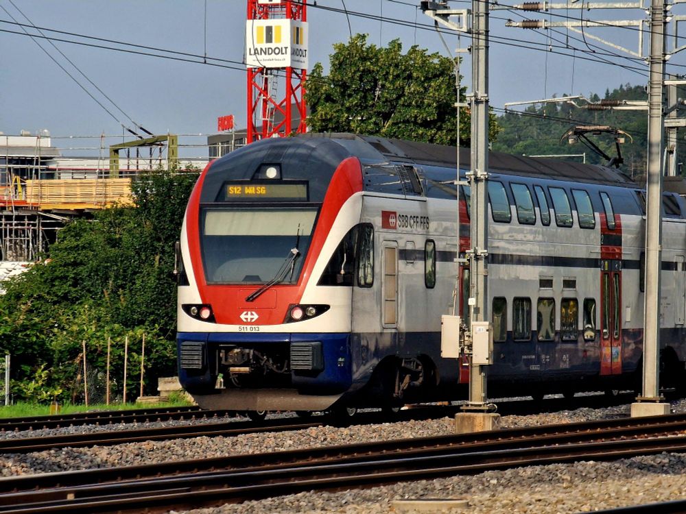 An SBB RABe 511 of the S-Bahn Zürich arriving at Grüze station in Winterthur