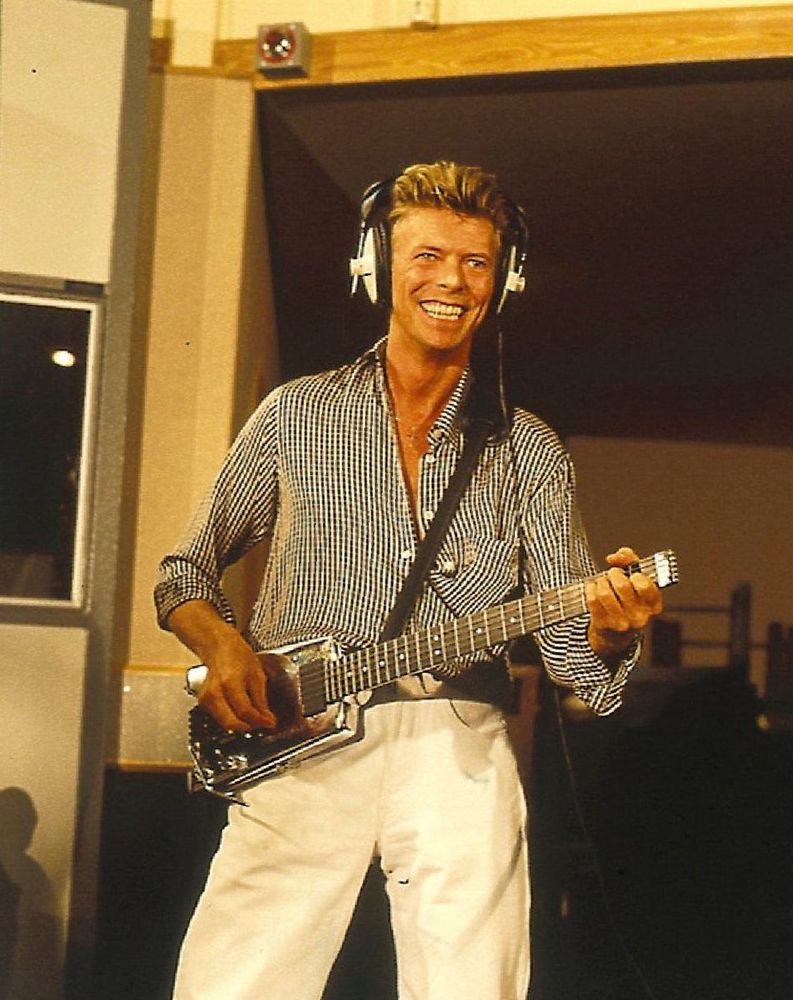 David Bowie holding a Steinberger