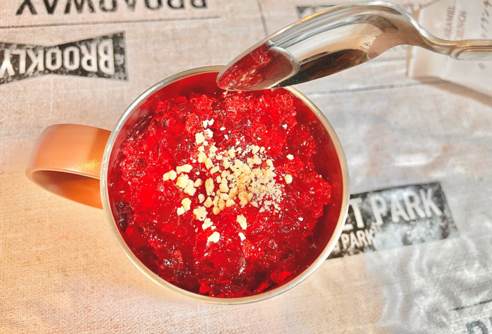 着色料を入れたリンゴゼリー