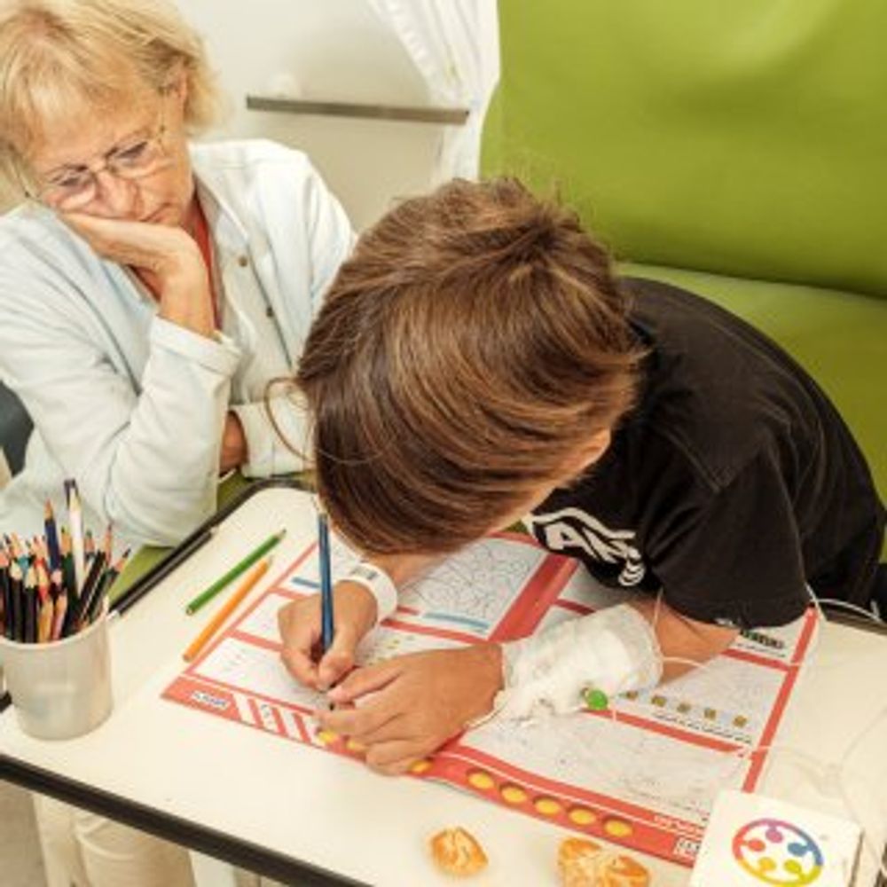 Zo krijgen zieke kinderen les in het ziekenhuis: ‘Soms kunnen ze een rekentoets maken, dat werkt positief’