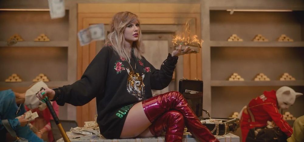 taylor swift in the look what you made me do music video 