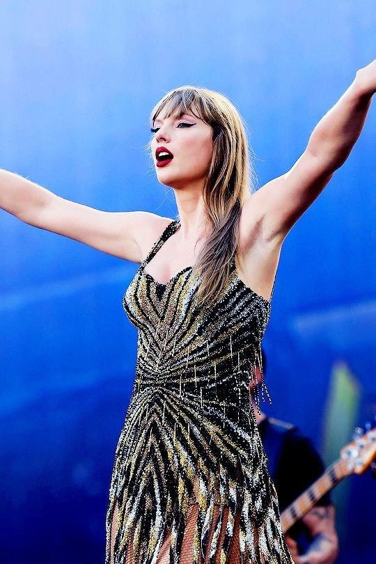 taylor swift wearing black gold tiger fearless dress 