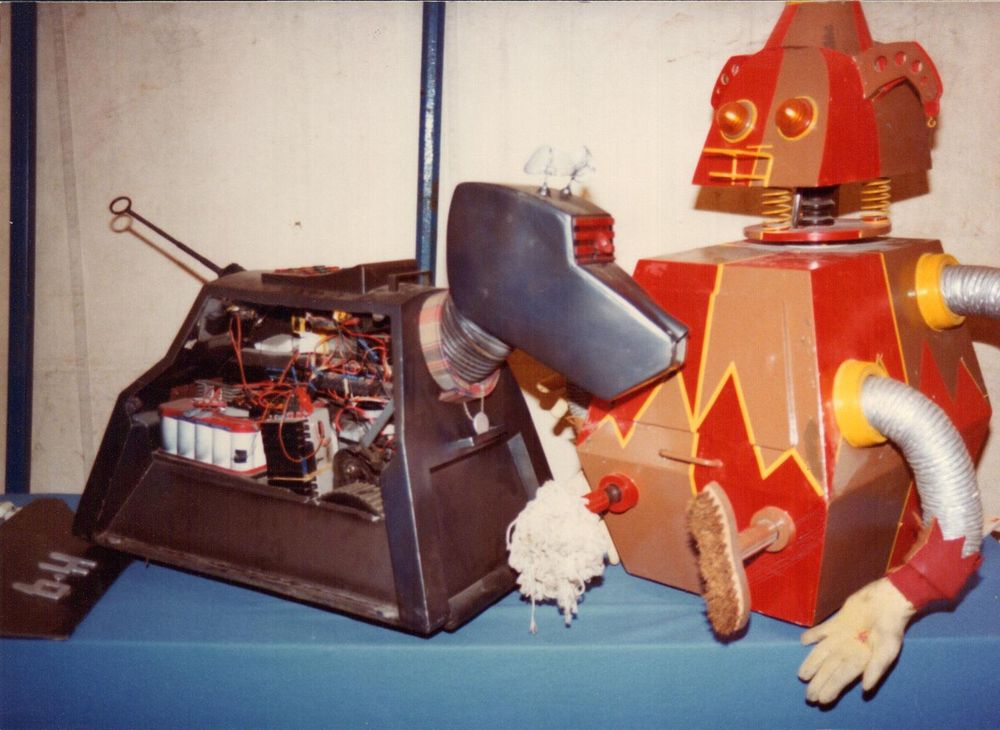 K9 and Jeremy from Rentaghost at the Doctor Who 20th Anniversary event at Longleat in 1983