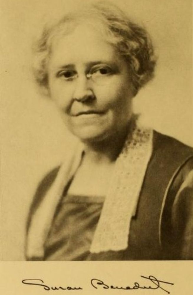 A photo of mathematician Suzan Benedict wearing spectacles. The photo is via Wikipedia as is this description: This photo is opposite the dedication page of the Smith College Class Book 1922. Suzan Benedict was Dean of Students for the Class of 1922. The dedication reads: "Dedication to Suzan Rose Benedict in grateful recognition for all she has meant to all of us during our four full years of college. The Class of 1922 lovingly dedicates this book."





#histsci #histstem #womeninstem #herstory #maths 