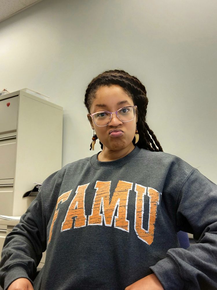 Black queen proudly reppping Florida A&M  University 