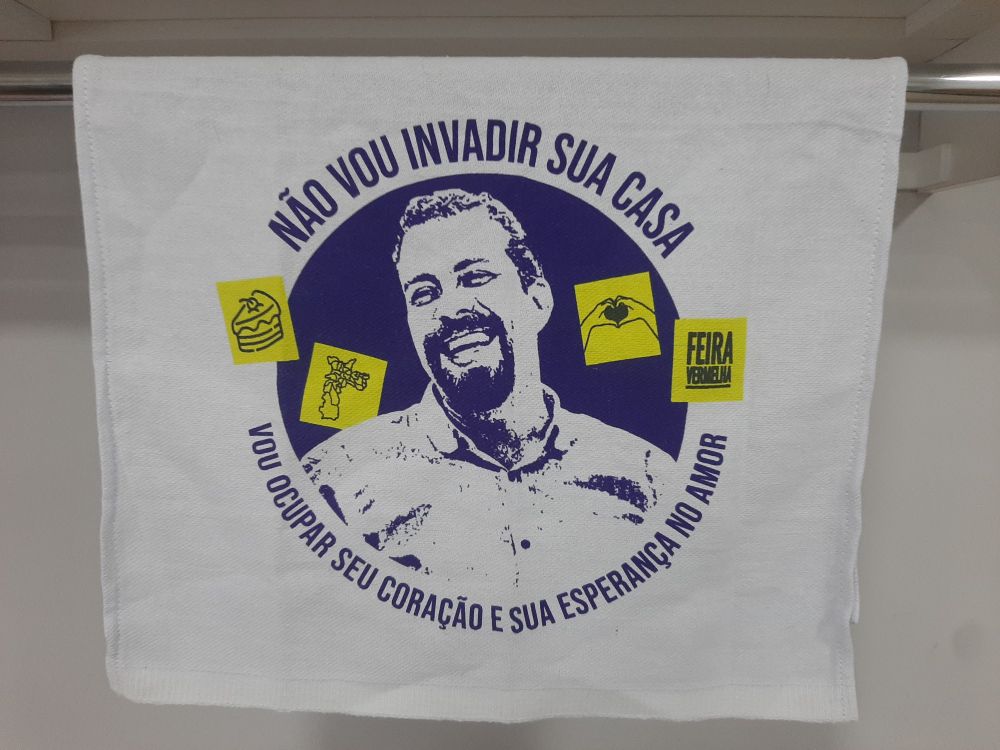 Pano de prato com o rosto do Guilherme Boulos dizendo: "Não vou invadir a sua casa. Vou ocupar seu coração e sua esperança no amor"

#BoulosPrefeito50
#AmorPorSãoPaulo