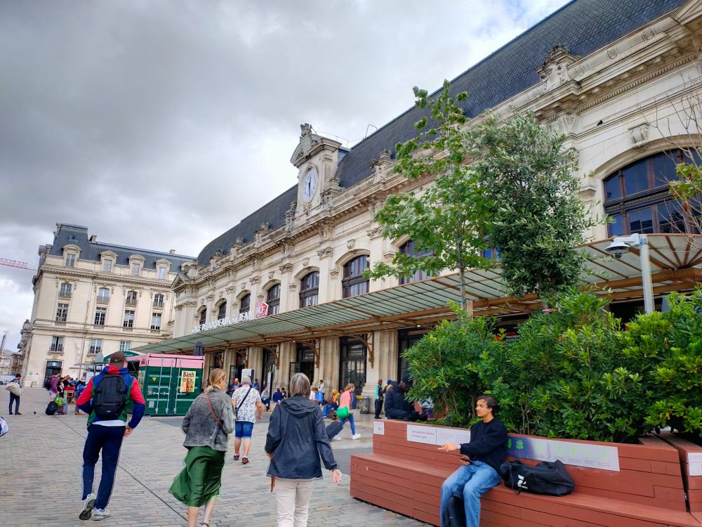 Vu extérieure de la façade de la gare St jean à bordeaux 