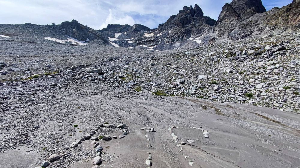 Malgré un hiver enneigé, les glaciers suisses ont encore trinqué cette année - Le Temps