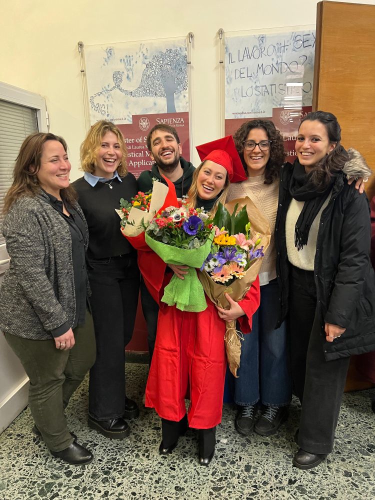 Eleonora Miaci, at the end of her doctoral dissertation, with her trusted colleagues.