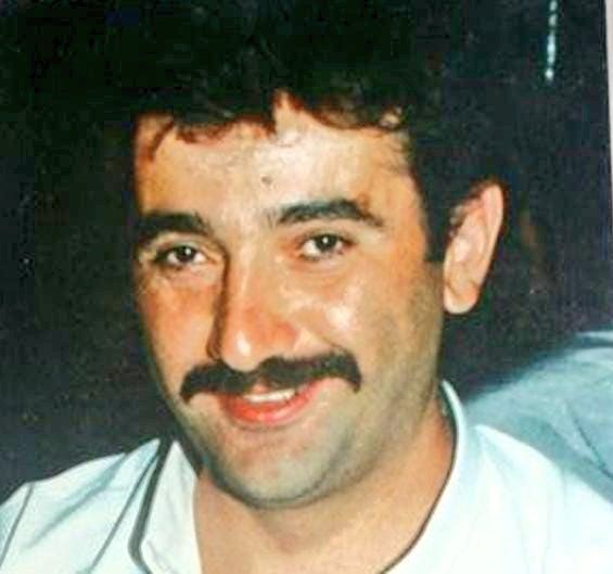 Heute vor 20 Jahren wurde Theodoros Boulgarides in #München vom rechtsterroristischen #NSU ermordet. Etwa 200 Menschen gedachten ihm heute. Seine Tochter erinnerte dabei an das jahrelange Misstrauen gegen die Familie im Rahmen der Ermittlungen.  #KeinSchlussstrich