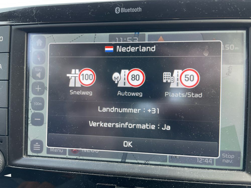 Display auto geeft verkeersinformatie over Nederland