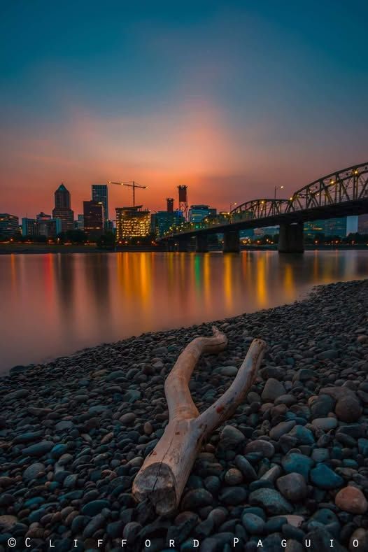 Sunset over the Willamette Rive in Portland, Oregon