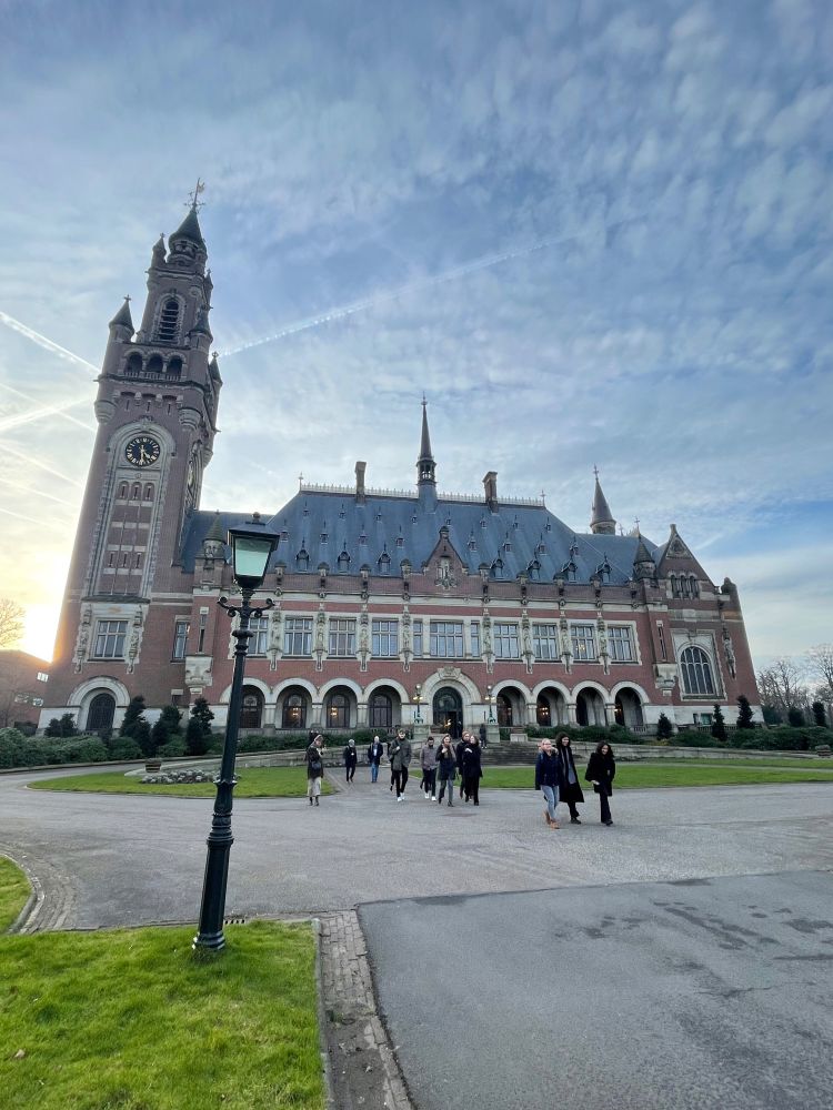 Außenansicht des Friedenspalasts. Foto: Felix Schott