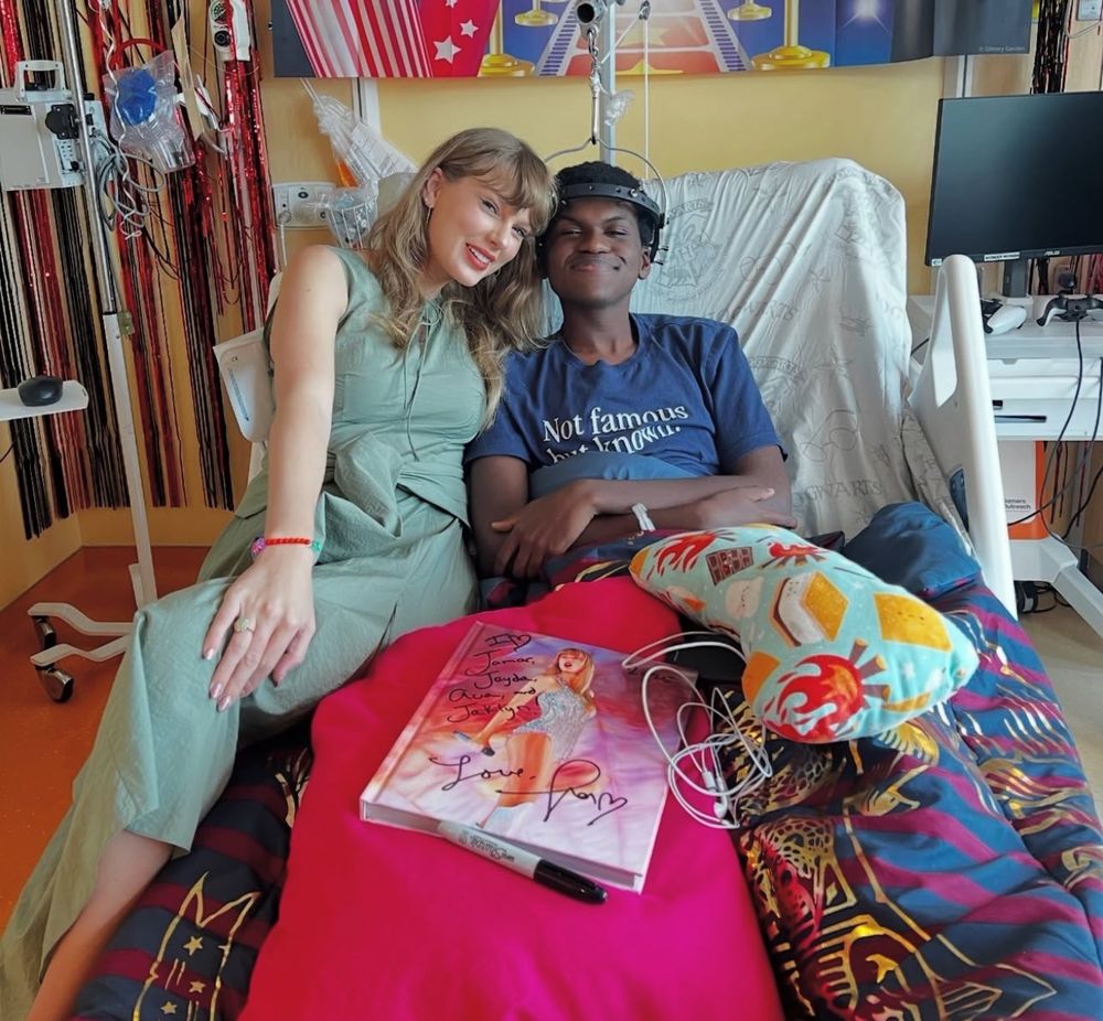 taylor swift with fan at hospital 