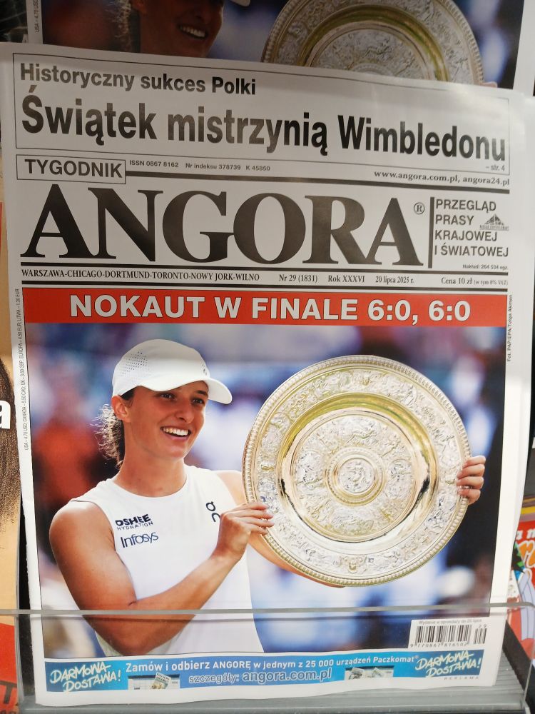 Image of Iga Świątek celebrating her comprehensive Wimbledon victory,  headline says "Nokaut w Finale 6:0, 6:0"