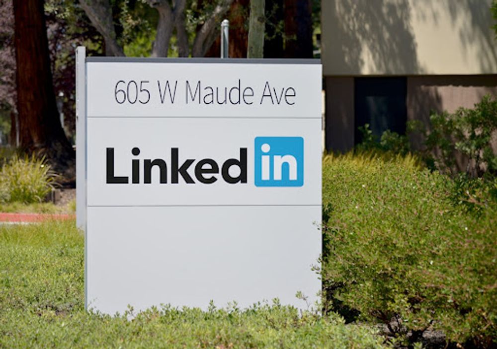 What are some benefits from having over 10000 connections on LinkedIn?