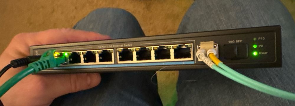 8 port 2.5Gbps switch with 2 fiber 10gbps ports, one filled