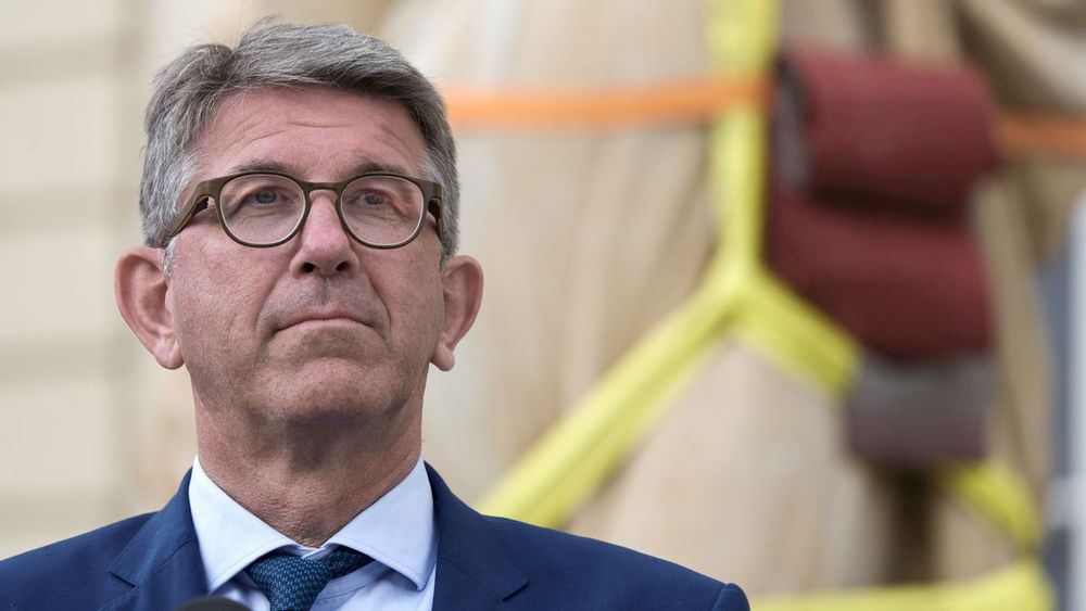 Laut Kulturstaatsminister Weimer müssen sowohl die Linkspartei als auch die rechte AfD tunlichst von der Macht ferngehalten werden – »mit allen demokratischen Mitteln«. Ein AfD-Verbotsverfahren lehnt ...