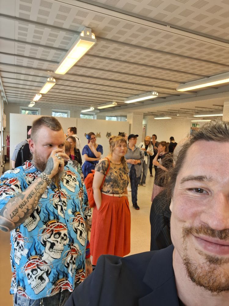 Minä ja taustalla Petri Keskitalo/Ragnar Kuma