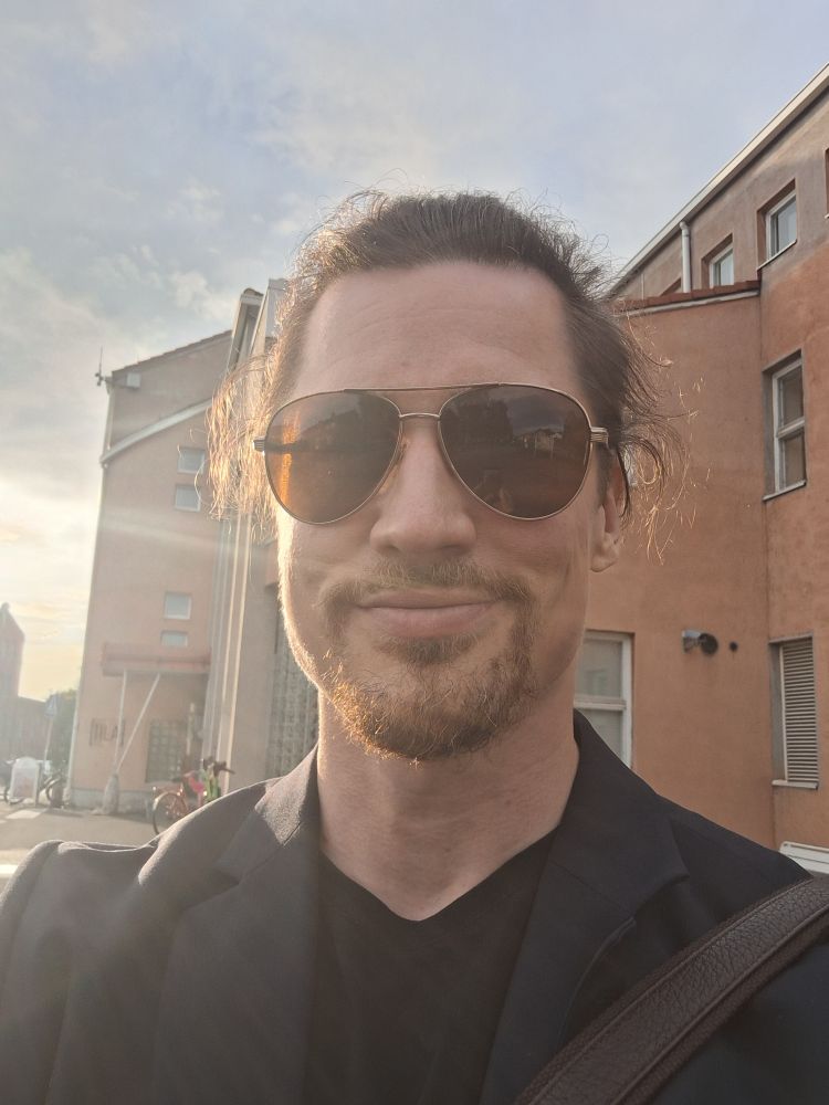 Minä poistumassa paikalta