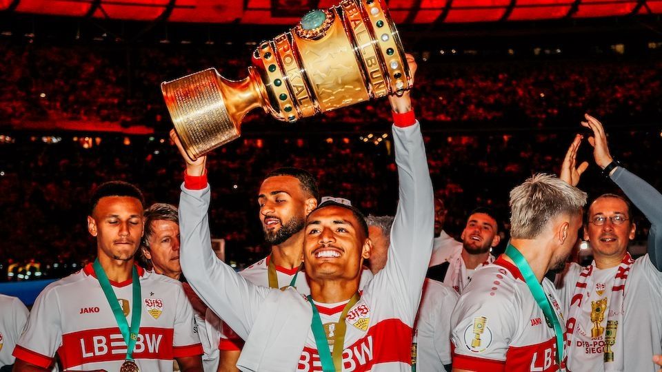 Nach vier Jahren im Trikot mit dem roten Brustring verlässt Enzo Millot den VfB. Er wechselt zu Al-Ahli SFC nach Saudi-Arabien. Es bleibt Dankbarkeit für eine bemerkenswerte Zeit, die mit dem DFB-Poka...