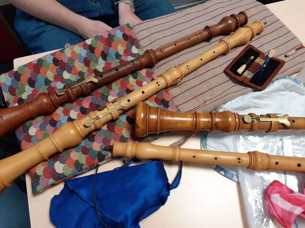 4 baroque oboes, made from boxwood.