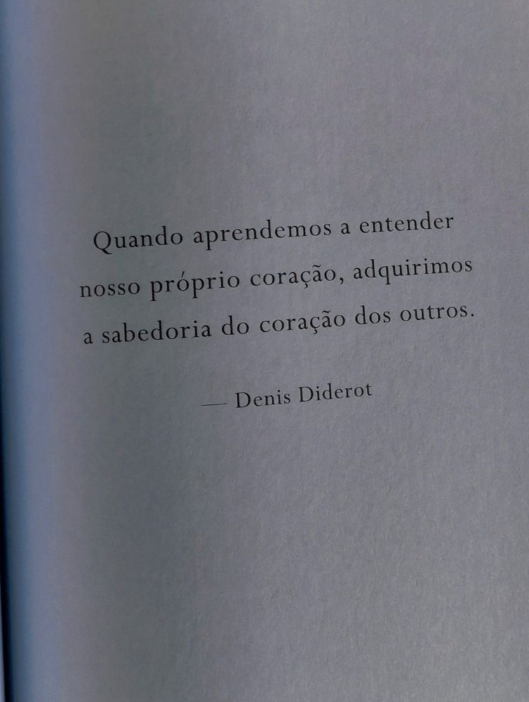 Imagem com foto contendo a frase dita por Denis Diderot: Quando aprendemos a entender nosso próprio coração, adquirimos a sabedoria do coração dos outros.